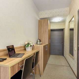 Отель Жасмин Санкт-Петербург Стандартный номер с двуспальной кроватью-4